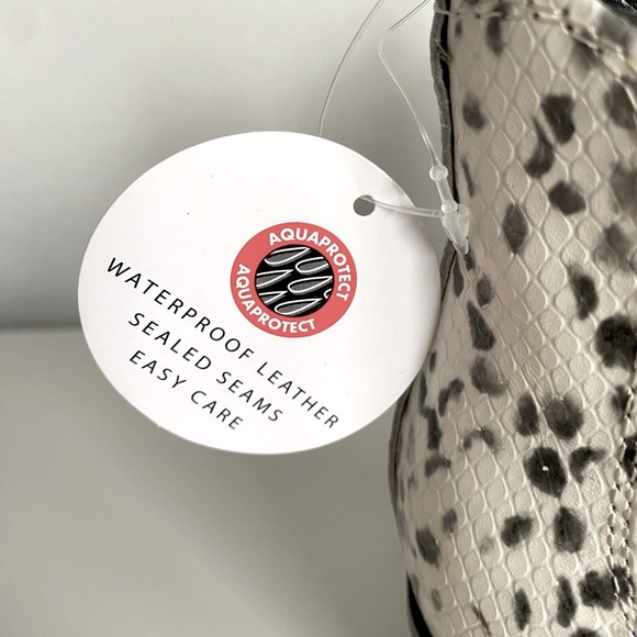 NWT Blondo Emelia Waterproof Chelsea Snakeskin Boots - Picture 9 of 10